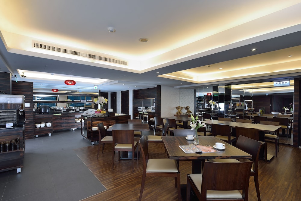 See S Revert Hotel 44/53