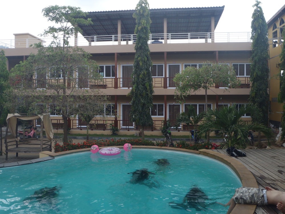 Silver Sands Beach Resort 6/100