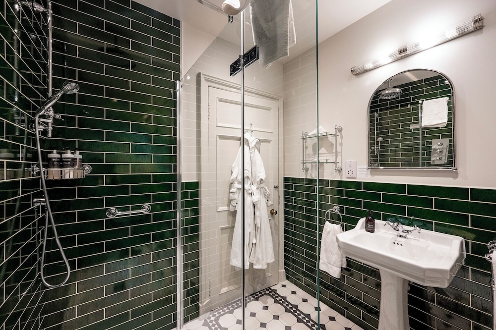 BUNCHREW HOUSE HOTEL 29/30