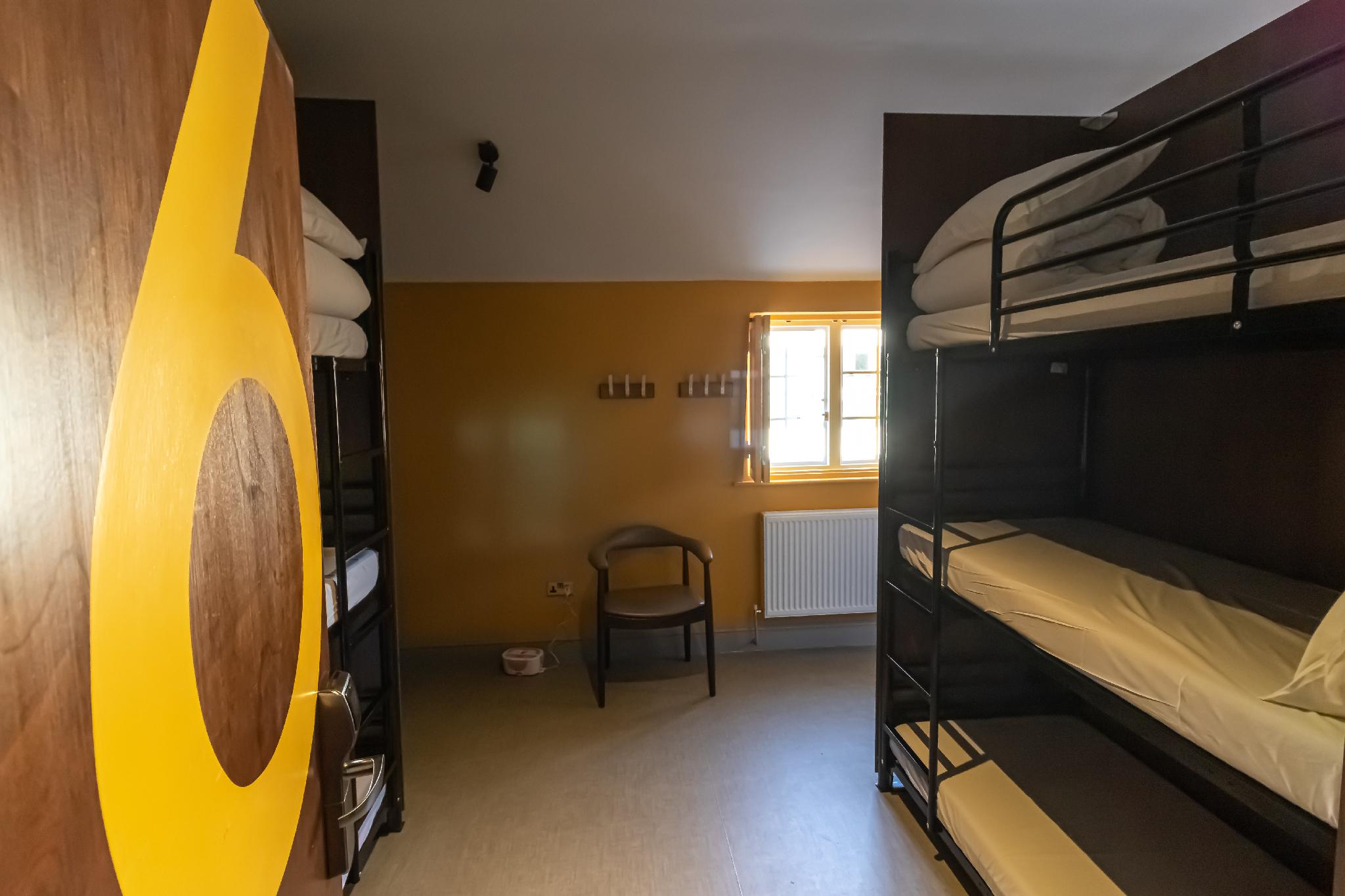 Private, Mixed Dorm