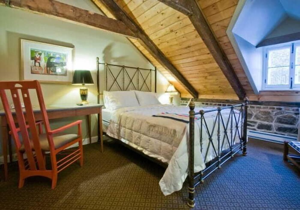 SUPERIOR, QUEEN BED