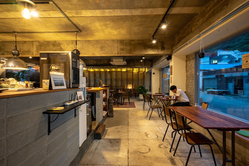 Mireuk Mireuk Beer Hostel 35/42