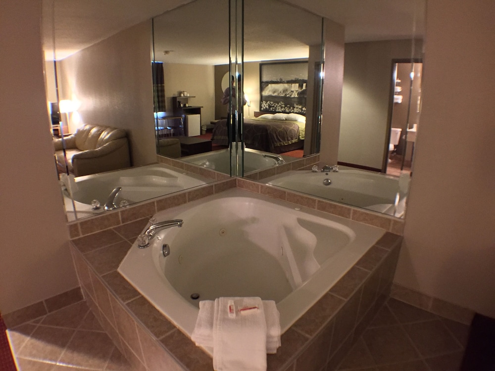Super 8 by Wyndham Niagara Falls NY 15/25