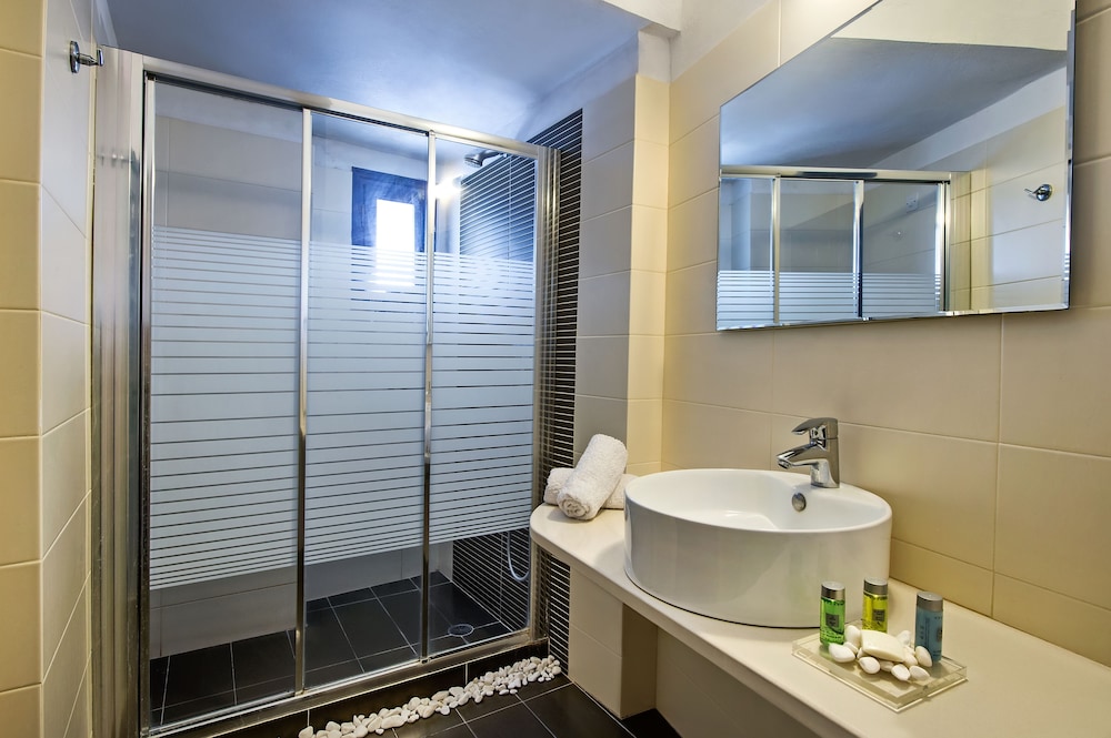 Apanemo Hotel and Suites 59/59