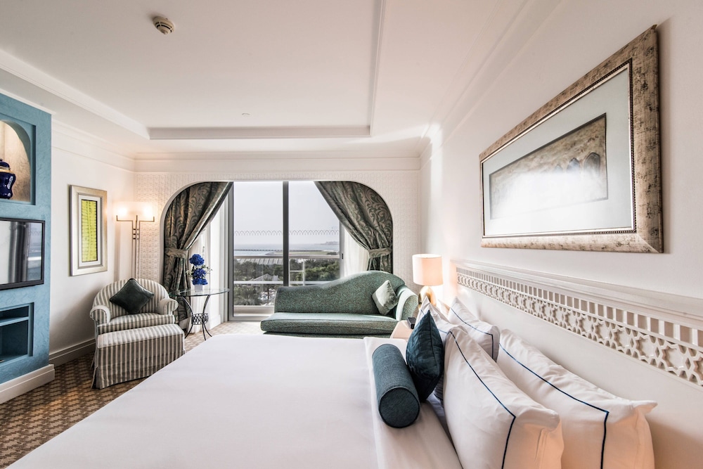 Al Habtoor Grand Resort, Autograph Collection 28/75