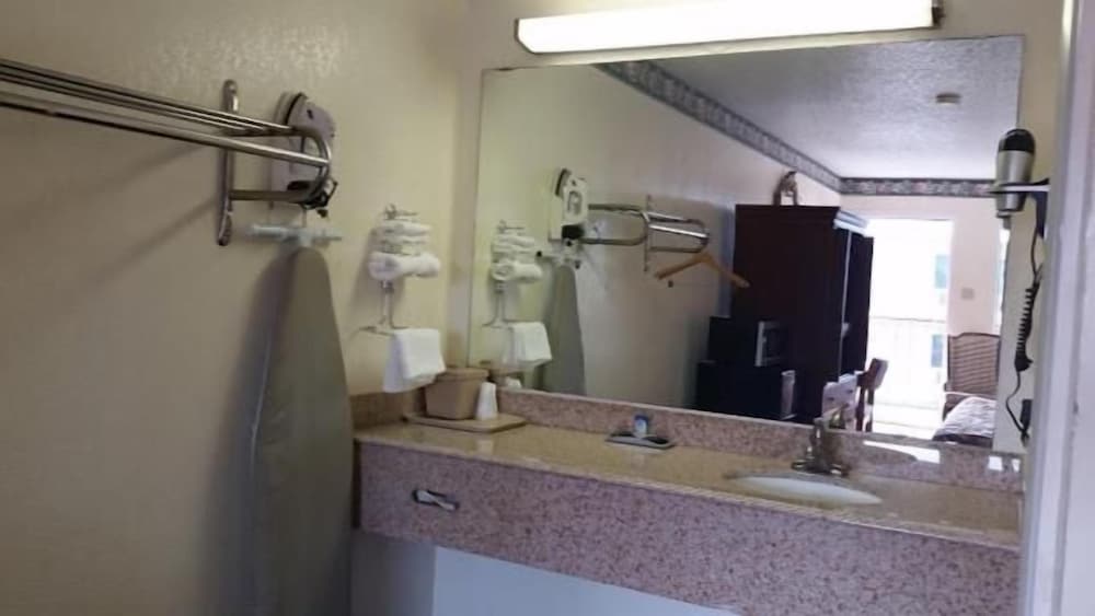 Americas Best Value Inn San Marcos 49/50