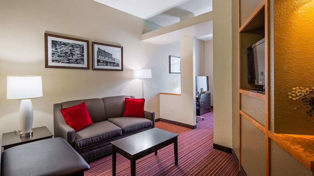 Best Western Plus Bradbury Inn & Suites 23/39