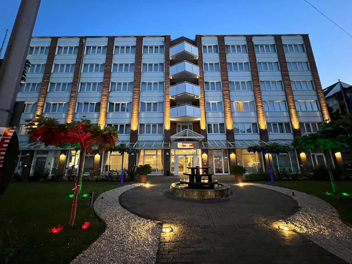 Best Western Plus Delta Park Hotel 49/53
