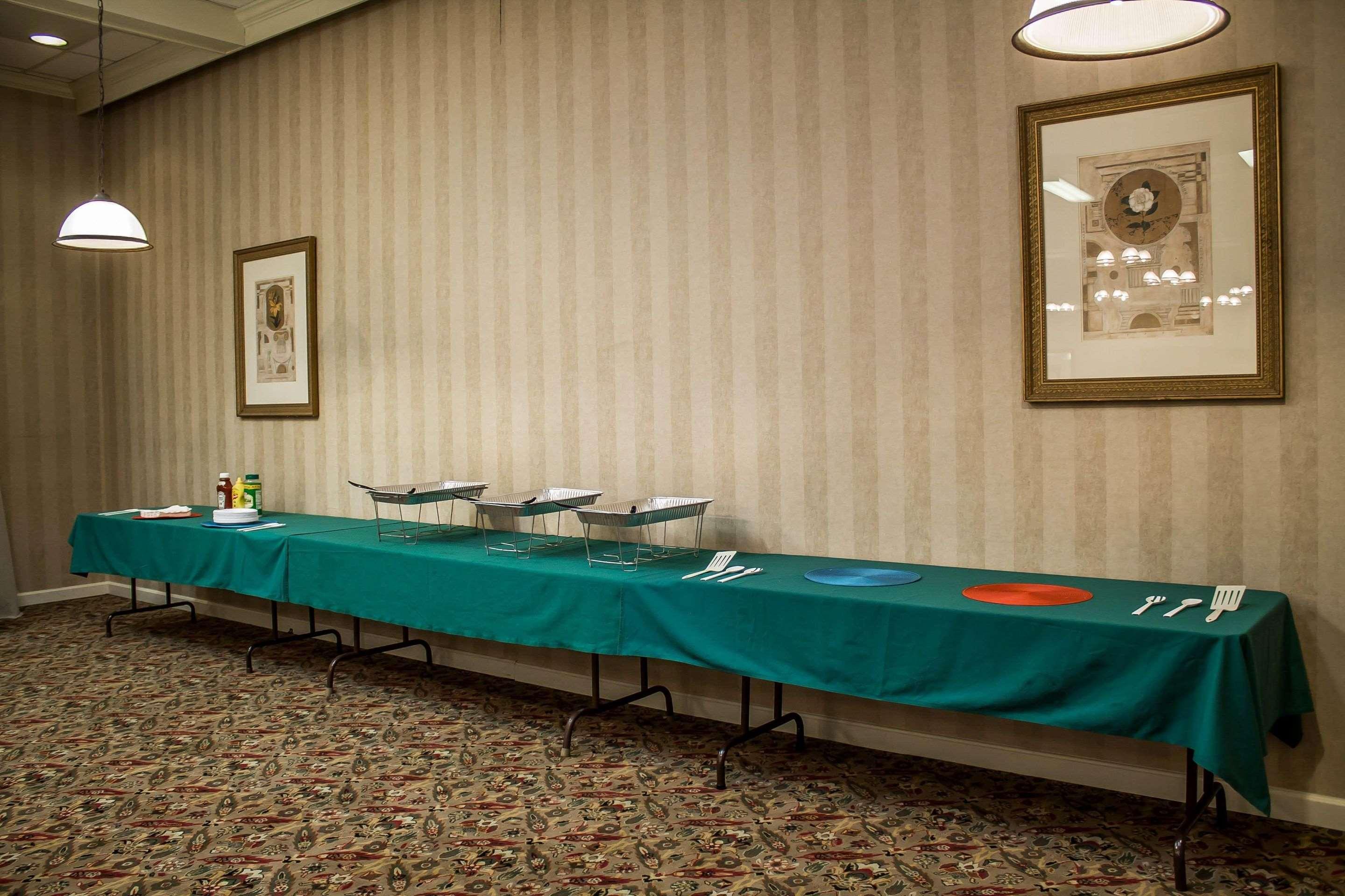 Rodeway Inn & Suites Youngstown 28/60