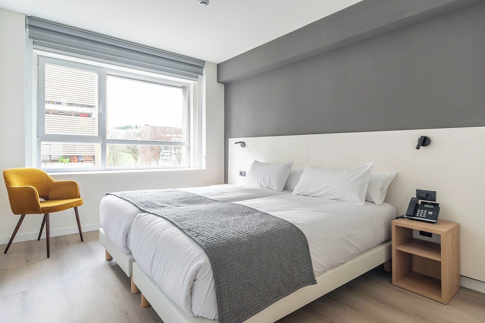 Room, Twin Beds, Accessible