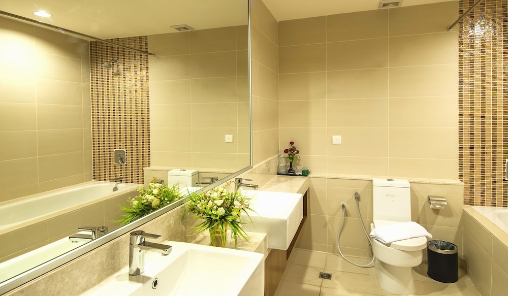 Family Suite, 1 King and 1 Single Beds, Pearl View Hotel 2/2