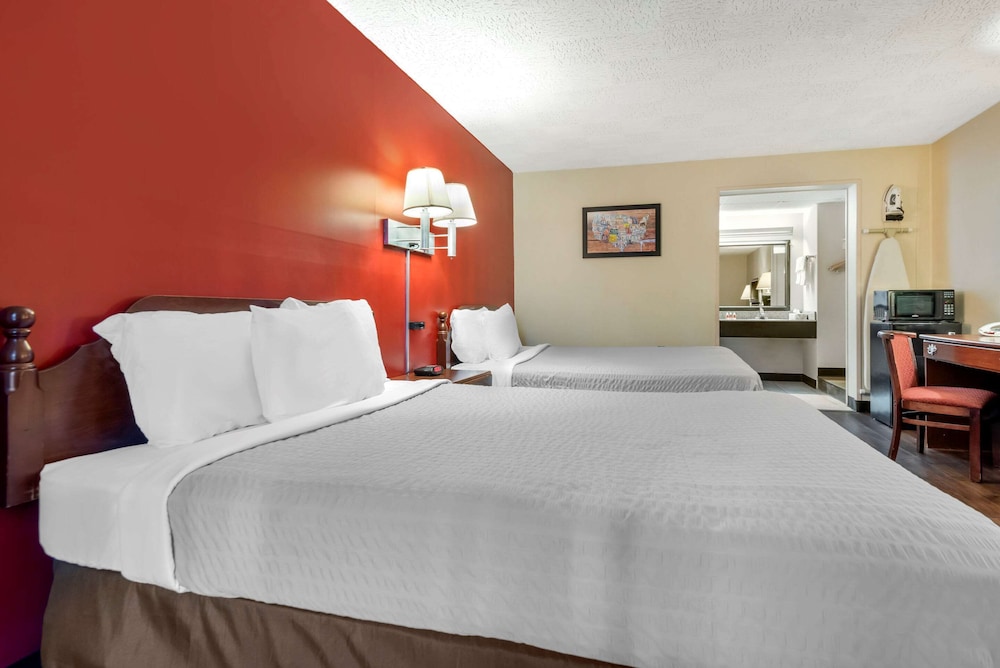 Econo Lodge Cortland Downtown NY 17/30