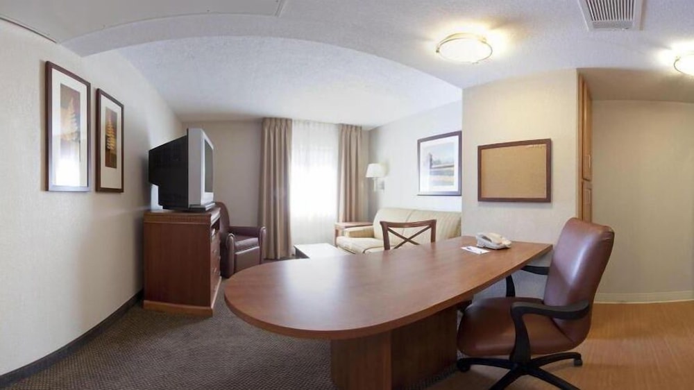 Candlewood Suites Indianapolis Downtown Medical District 65/73