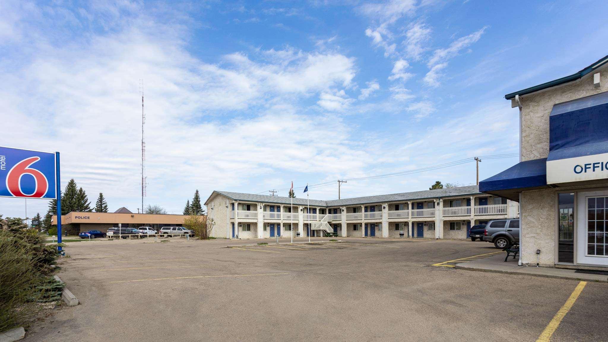 Motel 6 Camrose, AB 4/25
