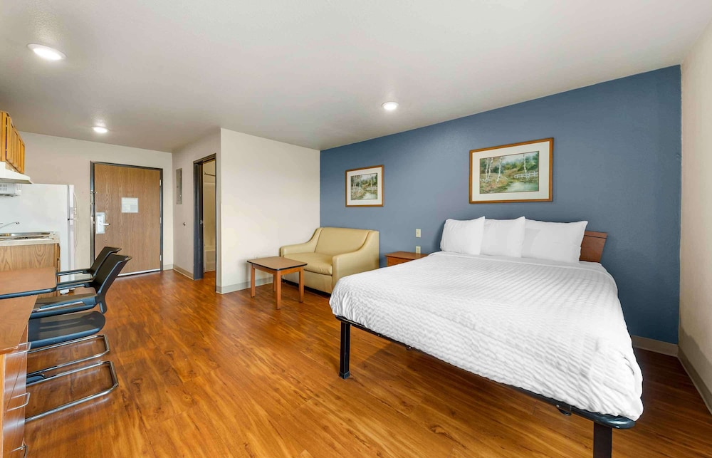 1 Full Bed Smoking Kitchen