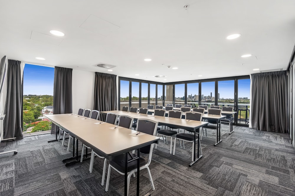 Essence Suites Taringa 48/60