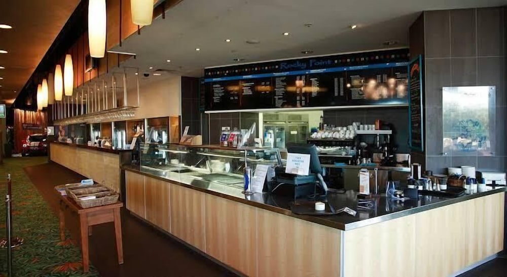 Mantra Ettalong Beach 66/71