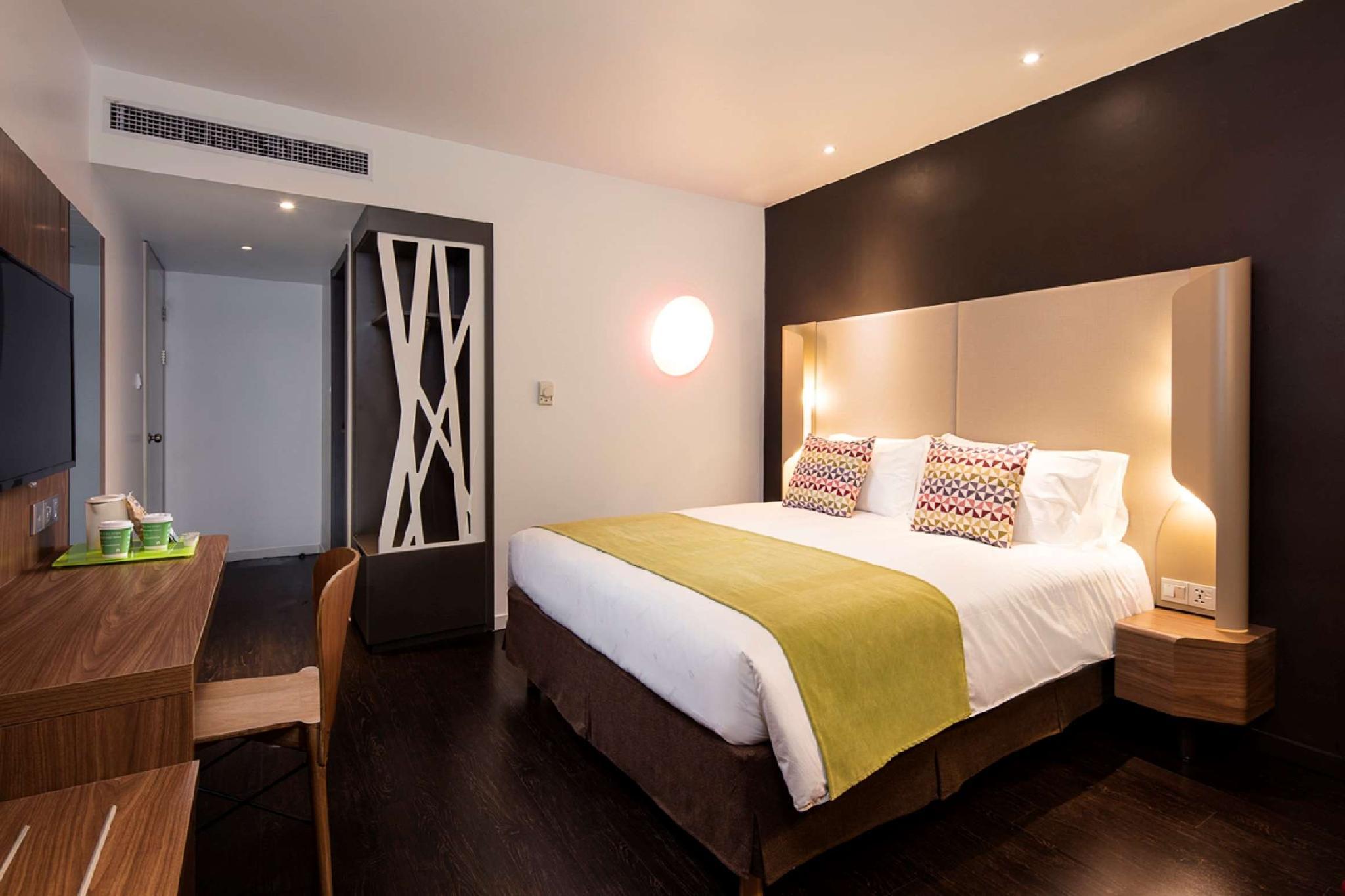 ROOM, DOUBLE BED