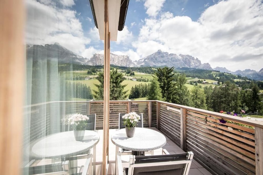 Alpine Hotel Ciasa Lara 24/40