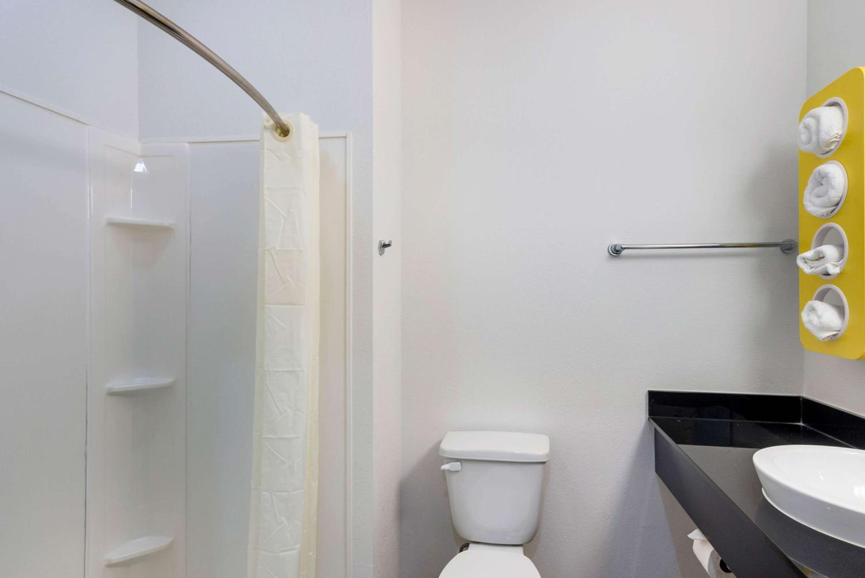 2 Queen Beds - Smoking, Micfridge، Motel6 Channelview, TX 10/10