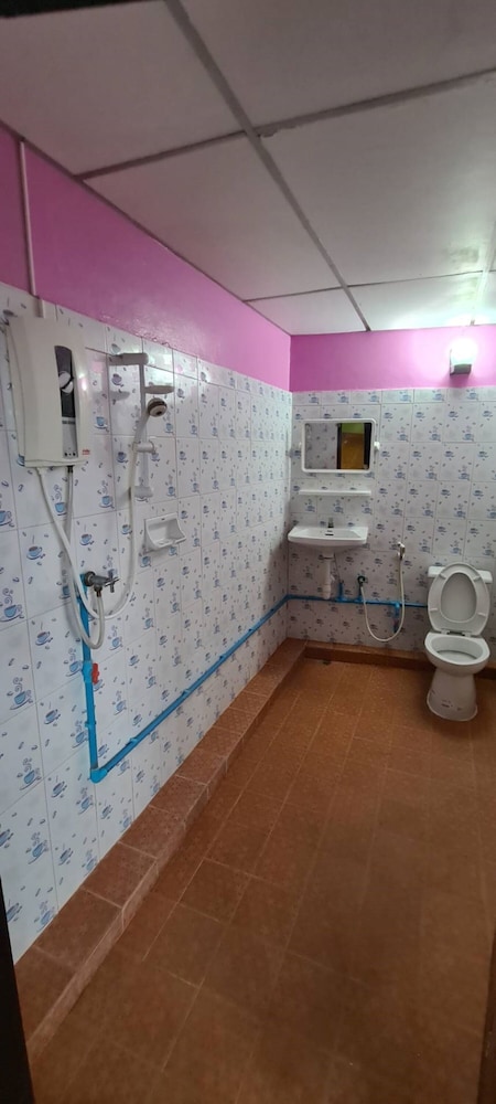 Royal Land Mae Klong Hotel 31/42