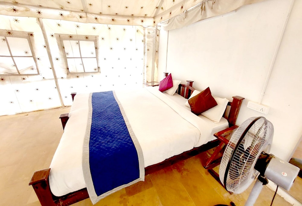 Sheesh Mahal Desert Camp 13/44