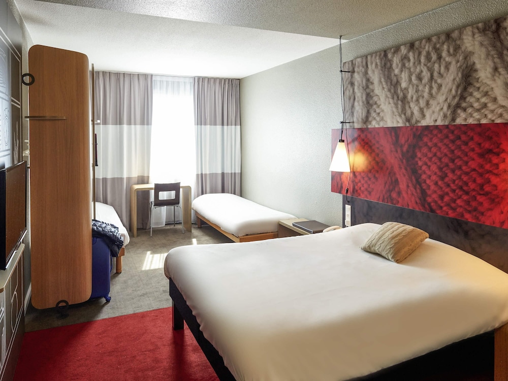 Ibis Cholet 7/36