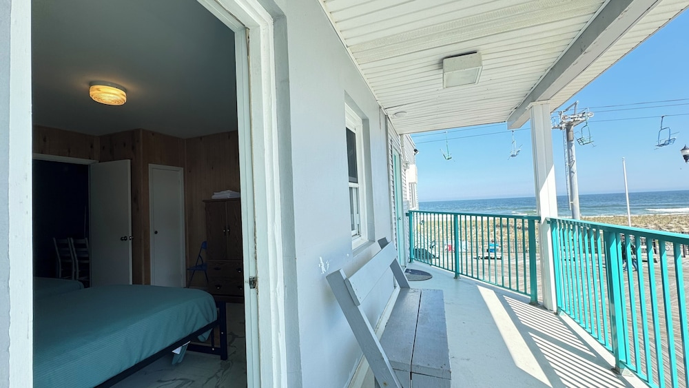 Boardwalk Sand & Surf Inn Oceanfront 30/55