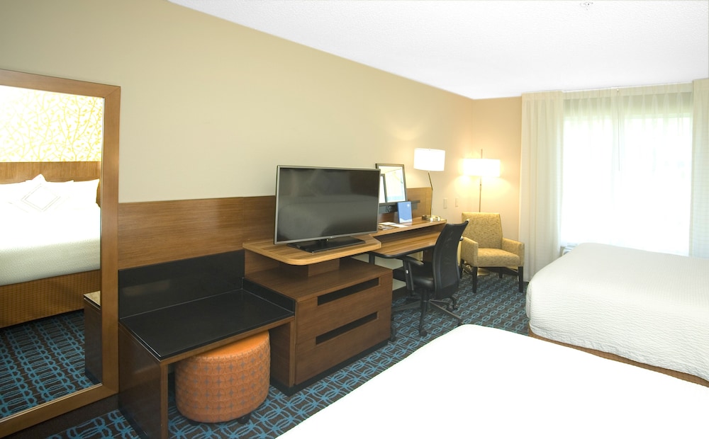 Fairfield Inn Suites By Marriott Chesapeake Suffolk 9/52