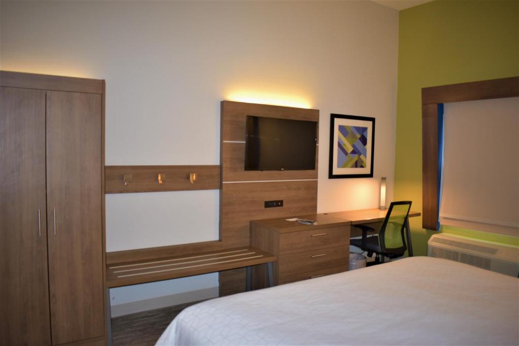غرفة بسرير كينج، Holiday Inn Express and Suites Gettysburg an IHG Hotel 2/4
