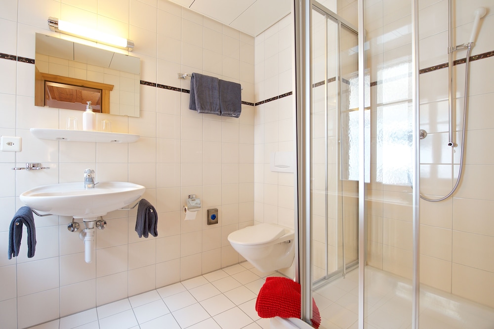 Hotel Bahnhof 50/50
