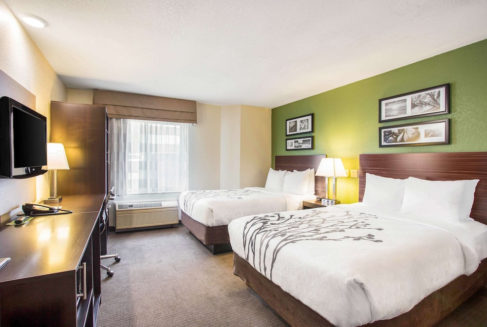 STANDARD, 2 DOUBLE BEDS