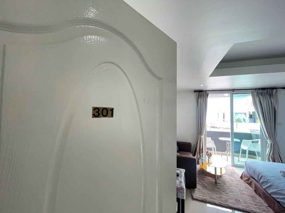 W-9 Hotel 24/73