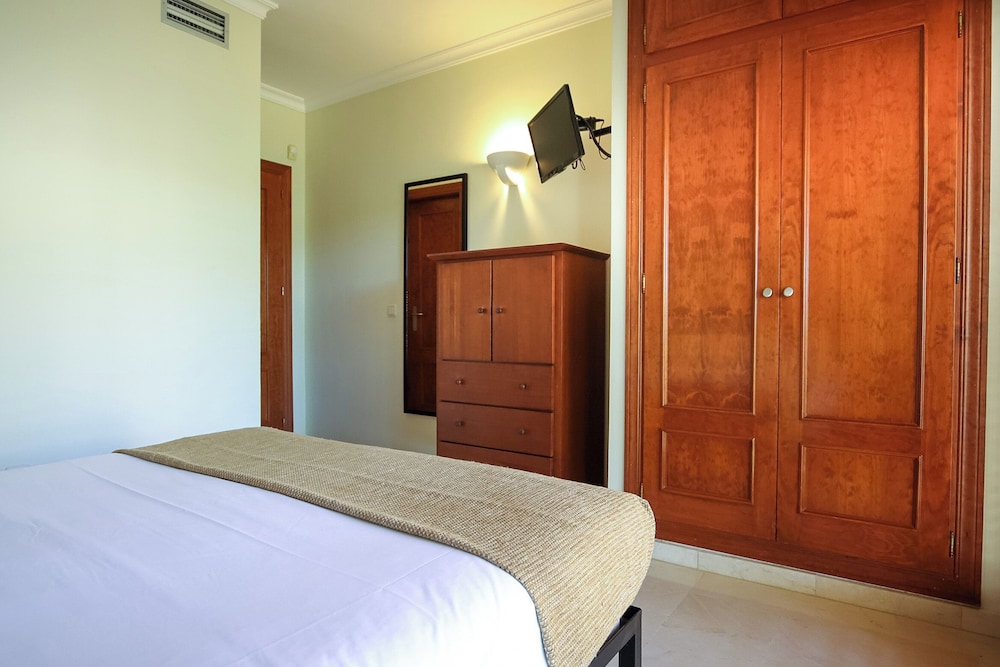 جناح ديلوكس بسرير كوين بإطلالة على البحر بغرفة نوم واحدة