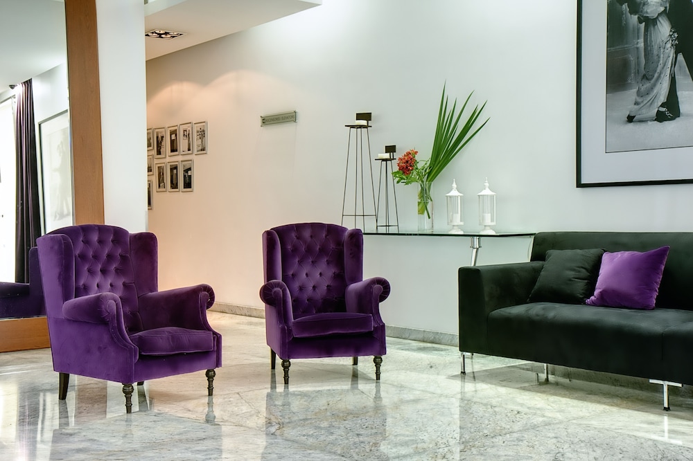 Broadway Hotel And Suites 28/50