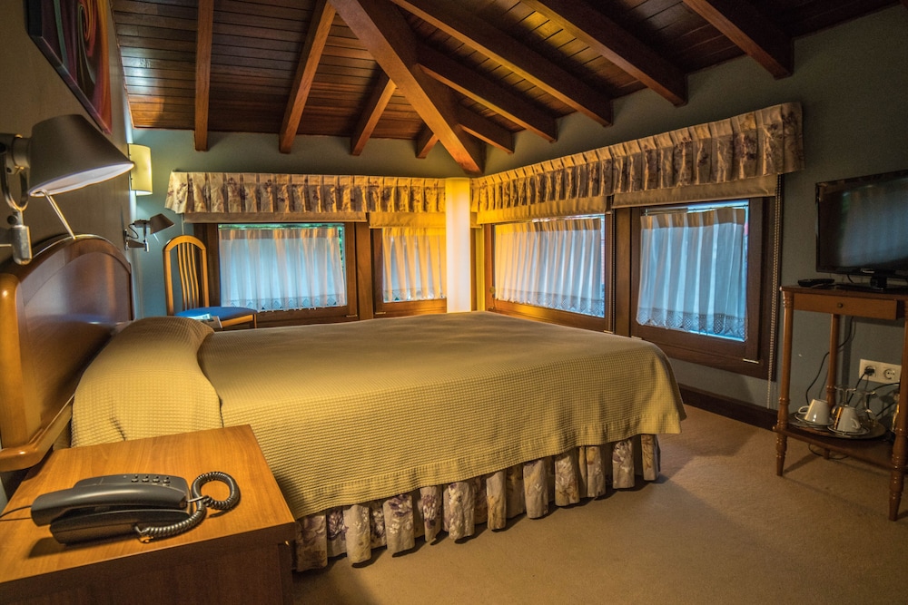 Gran Hotel Cela 46/64