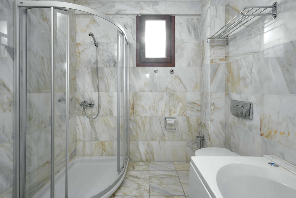جناح غراند بسرير مزدوج مع أريكة، Mediterranean Village Hotel & Spa 5/6
