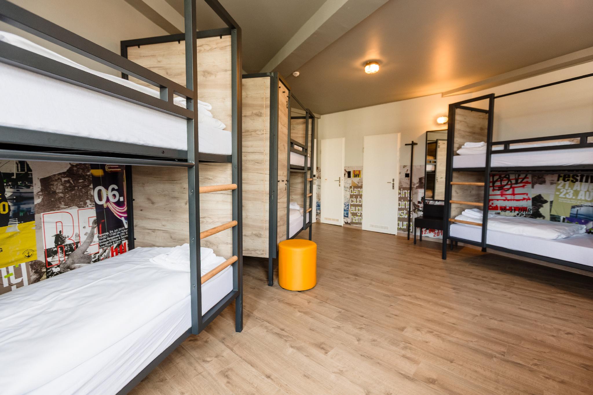 Private, 8 Beds