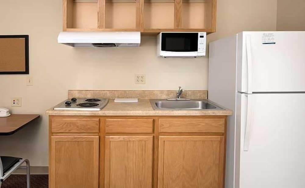 WoodSpring Suites Evansville East 13/21