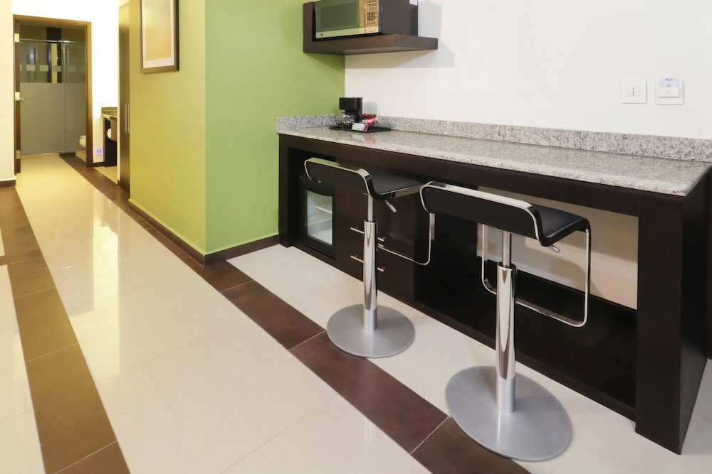 Holiday Inn Express Tuxpan 34/78