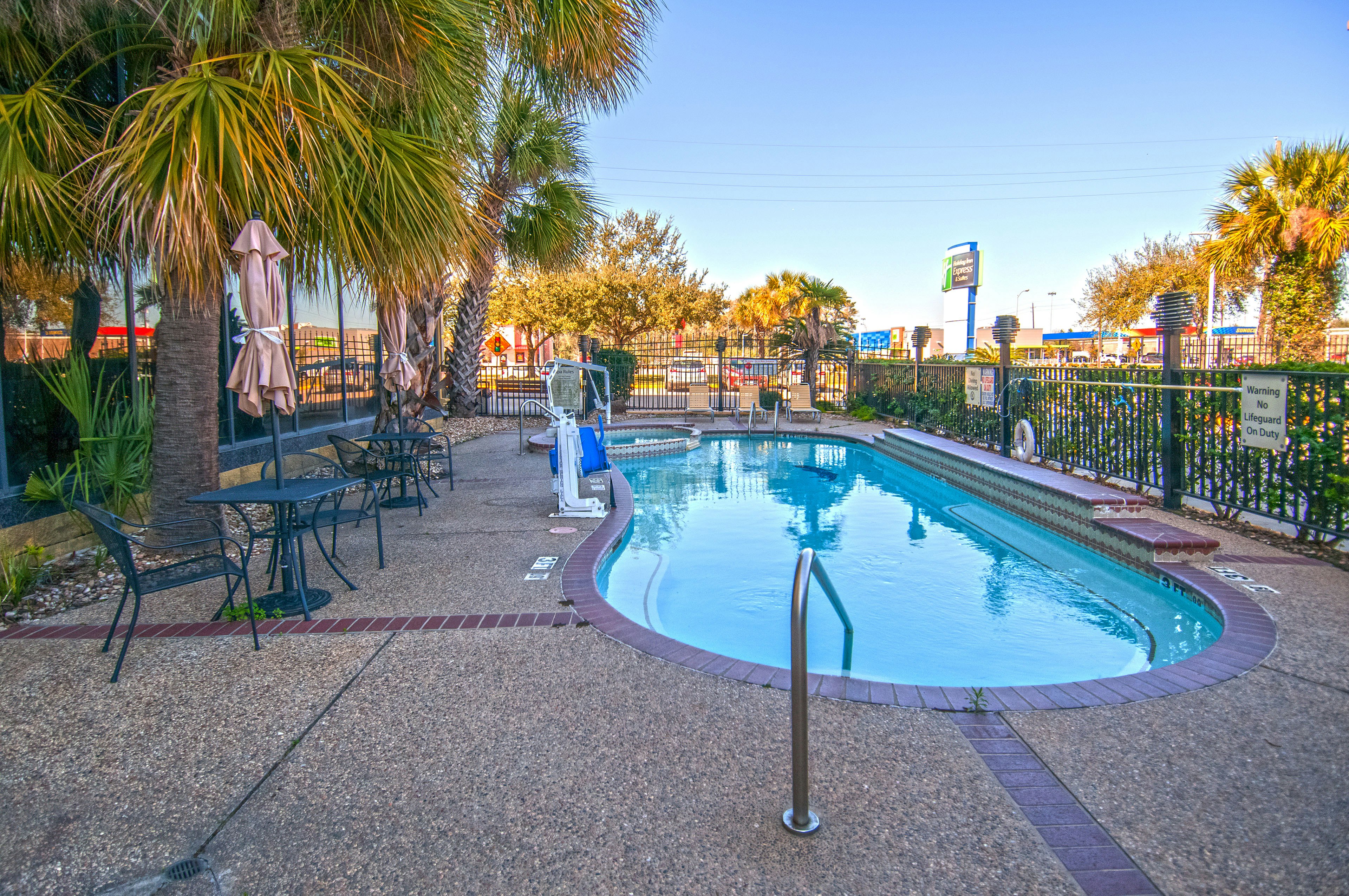 Holiday Inn Express Hotel Suites Houston North Intercontinental 23/48