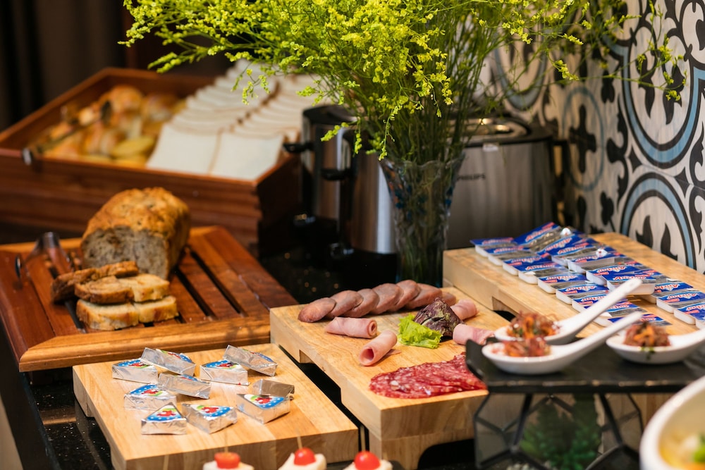 Hanoi Allure Hotel 56/60