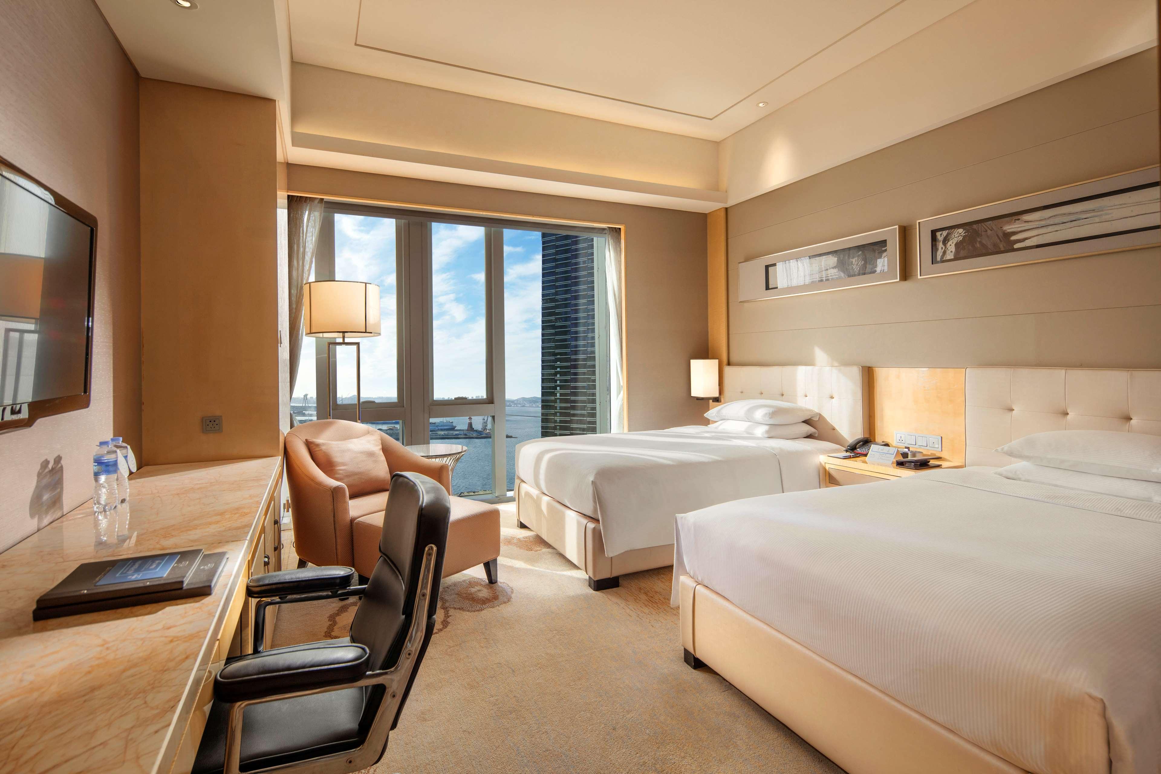 Room at HILTON DALIAN, DALIAN