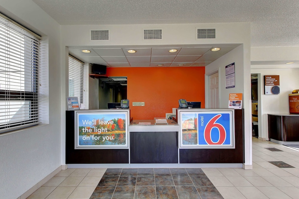 Lobby at Motel6 York, PA - North, YORK - PA