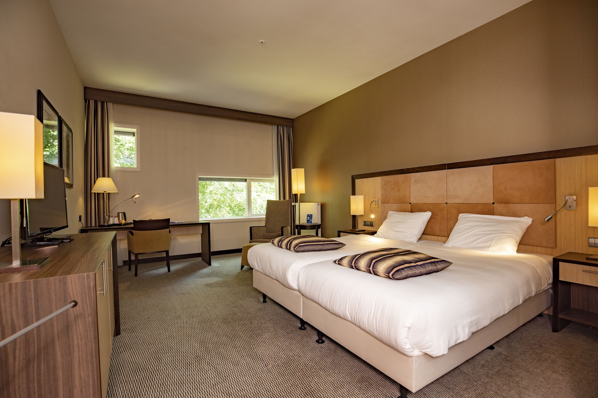 Luxury, Twin Beds
