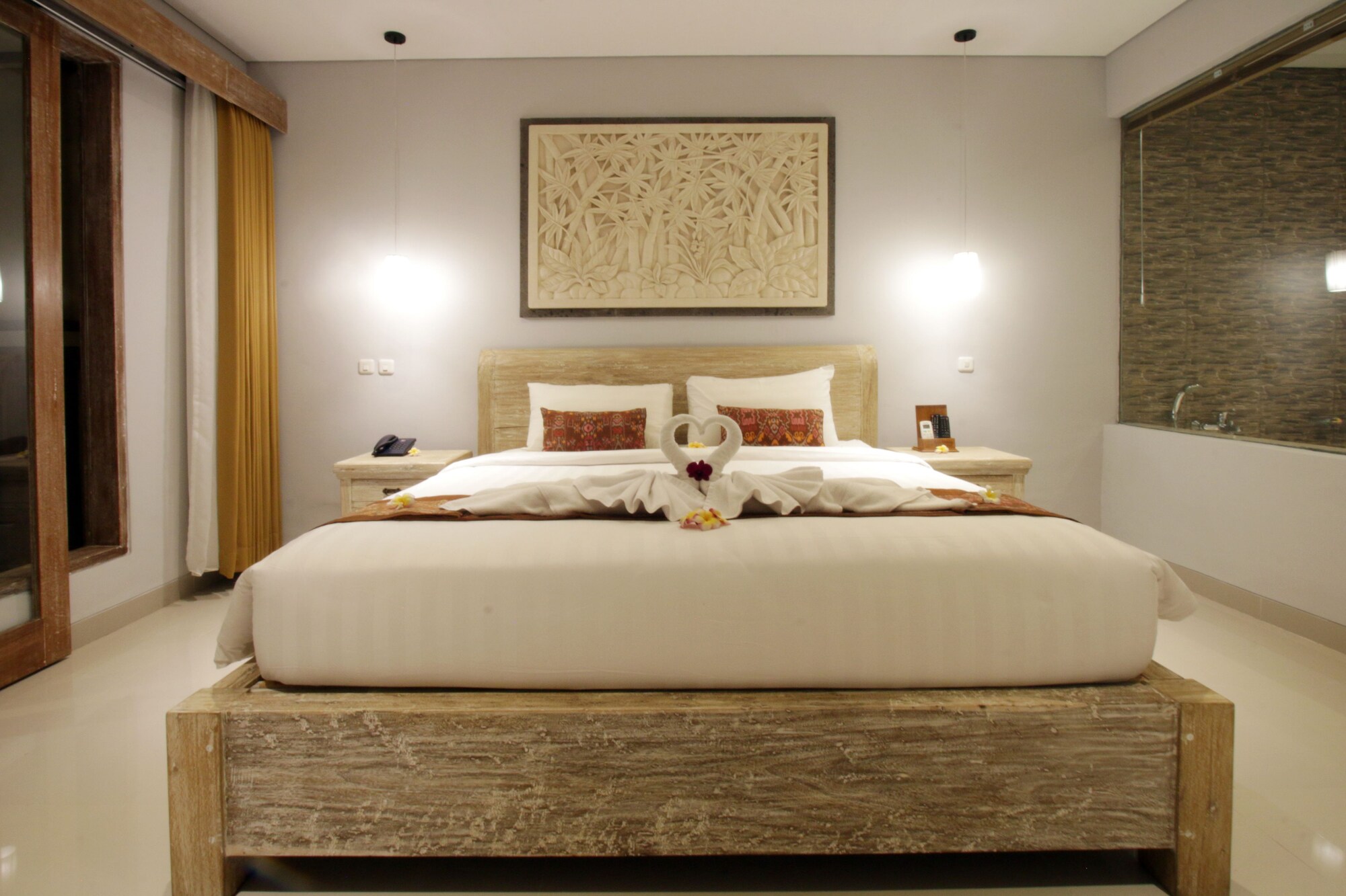 DELUXE, SUITE