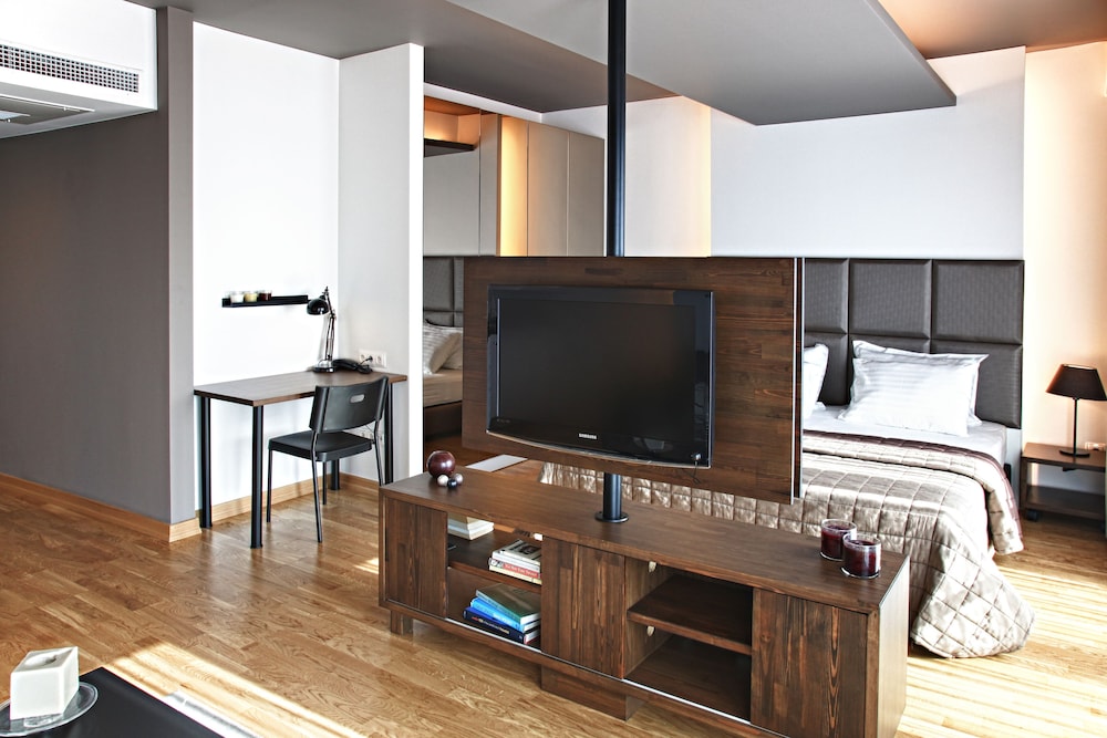 CHAKRA SUITES 18/21