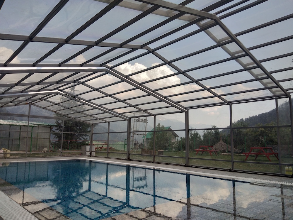 Utopia Resort 3/72