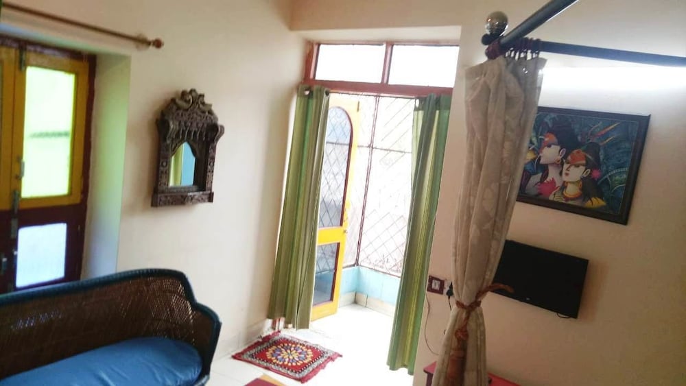 Govind Hotel 43/58
