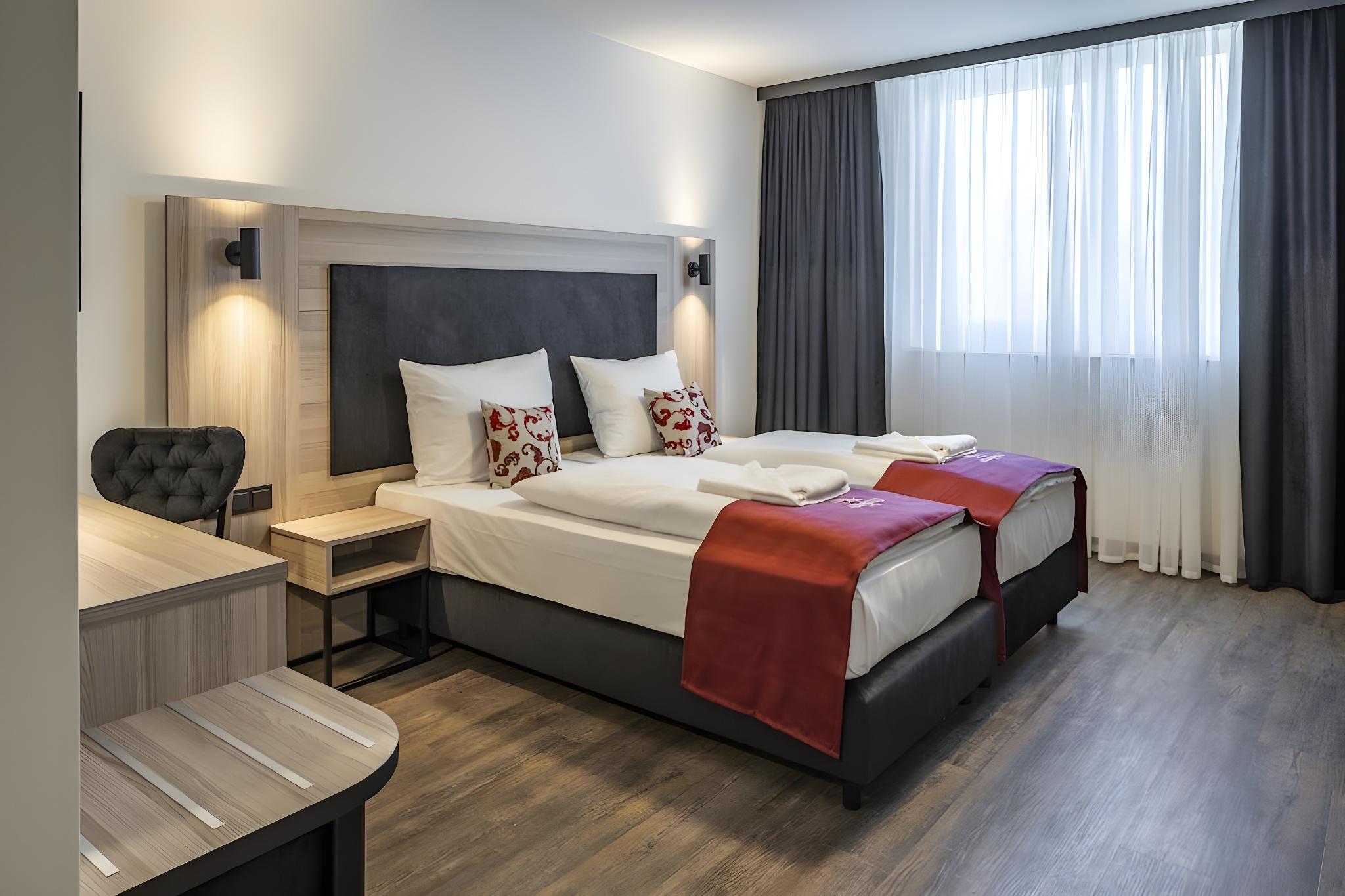 Junior, Double Bed